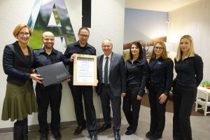 Zum Jubiläum gratulierte herzlichst Bürgermeister Ing. Josef Ober und Ingrid Herbst von der Wirtschaftsservicestelle der Stadtgemeinde Feldbach.